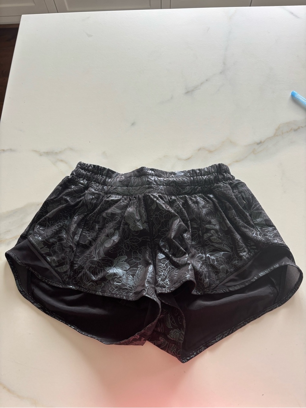 lululemon 2.5 inch hotty hot short — Black Floral Athletic Shorts